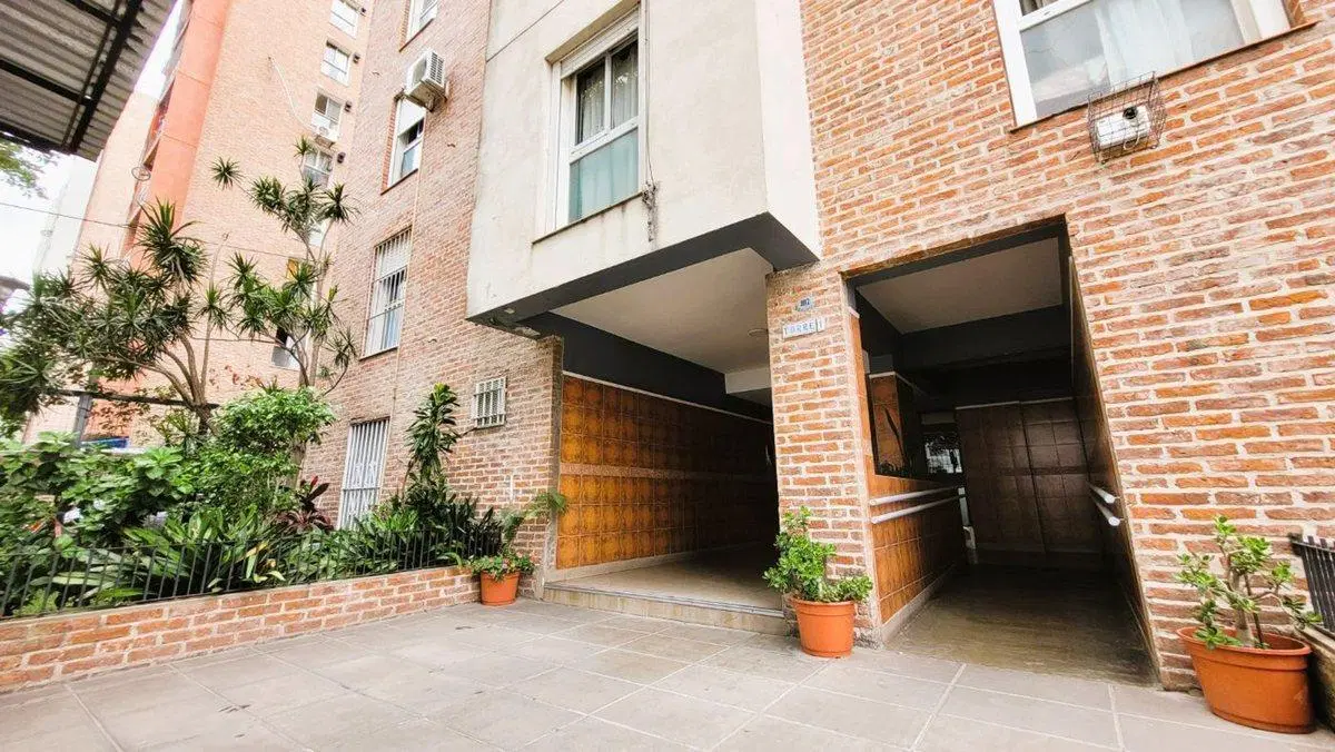 VENTA DEPARTAMENTO 3 AMBIENTES C/ BALCÓN. LA BOCA 4