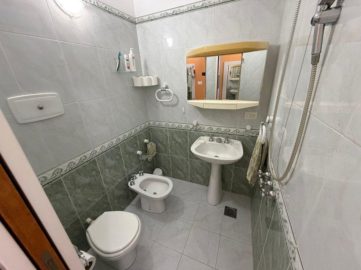 Foto de VENTA CASA 5 AMB CON COCHERA Y PATIO BERNAL, imagen 4