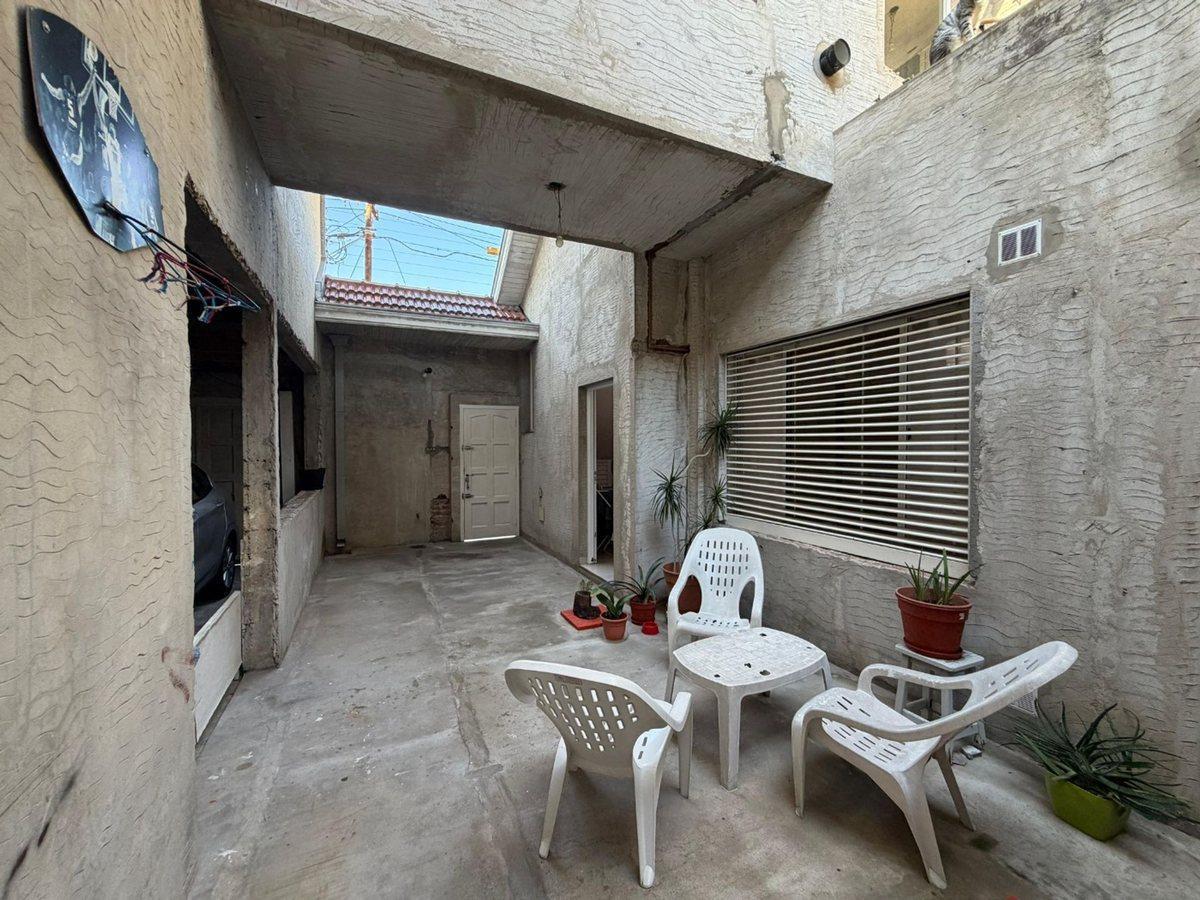 Foto de VENTA CASA 5 AMB CON COCHERA Y PATIO BERNAL, imagen 3