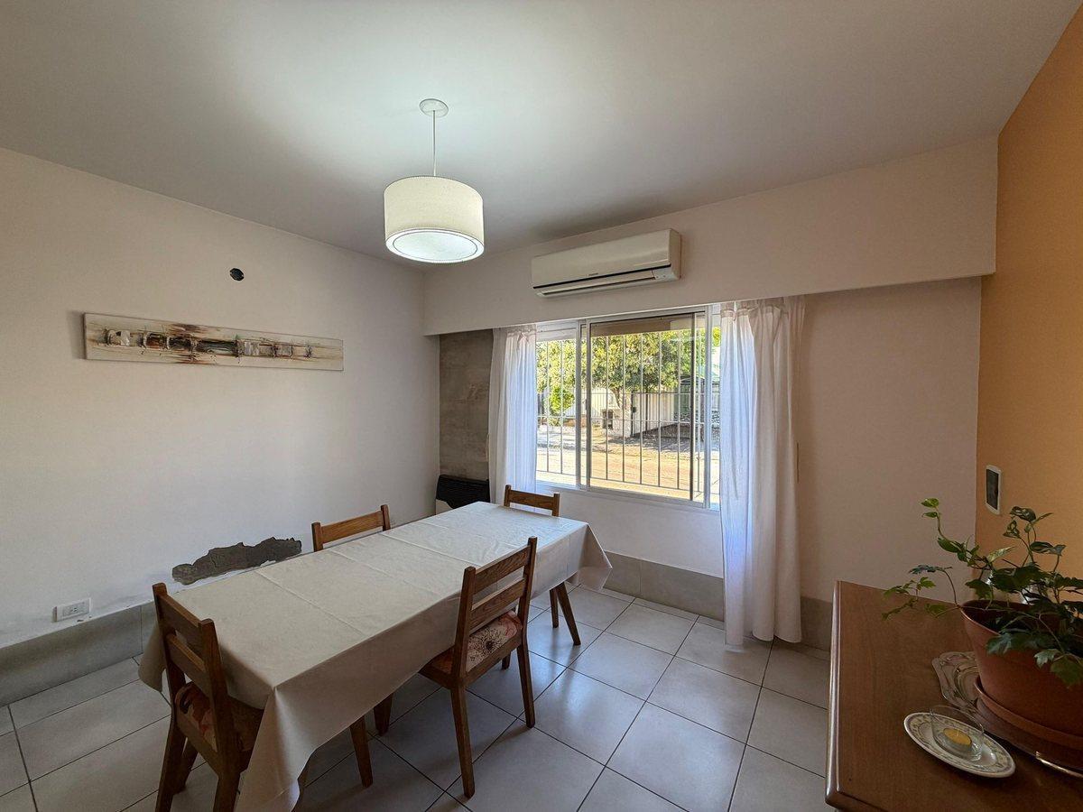 Foto de VENTA CASA 5 AMB CON COCHERA Y PATIO BERNAL, imagen 1
