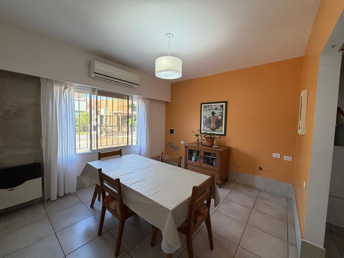 Foto de VENTA CASA 5 AMB CON COCHERA Y PATIO BERNAL, imagen 2