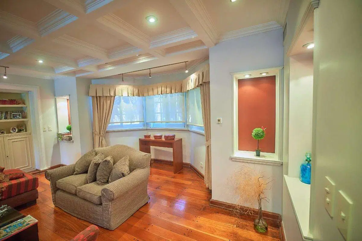 CASA 7 AMBIENTES PILETA Y COCHERA EN QUILMES VENTA 3