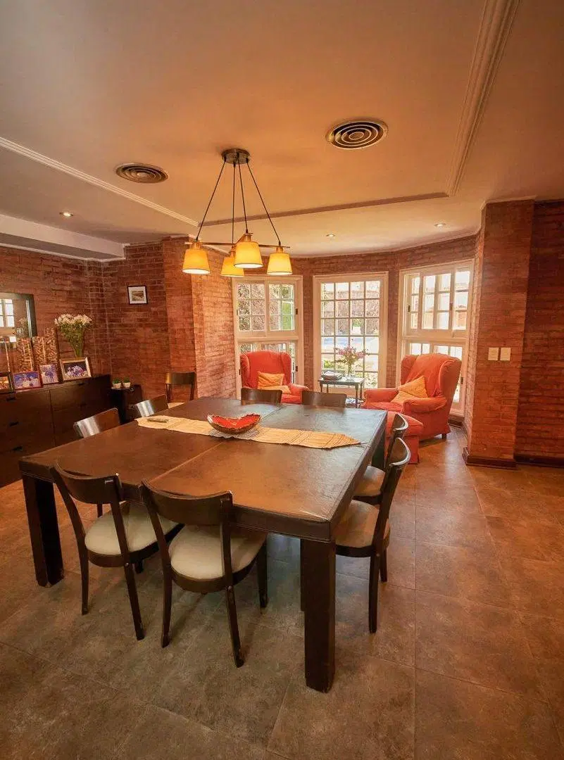 CASA 7 AMBIENTES PILETA Y COCHERA EN QUILMES VENTA 5