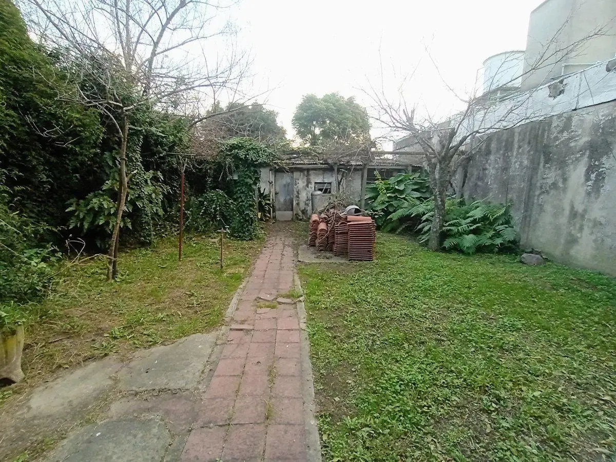 VENTA LOTE CON CASA A RECICLAR QUILMES 4