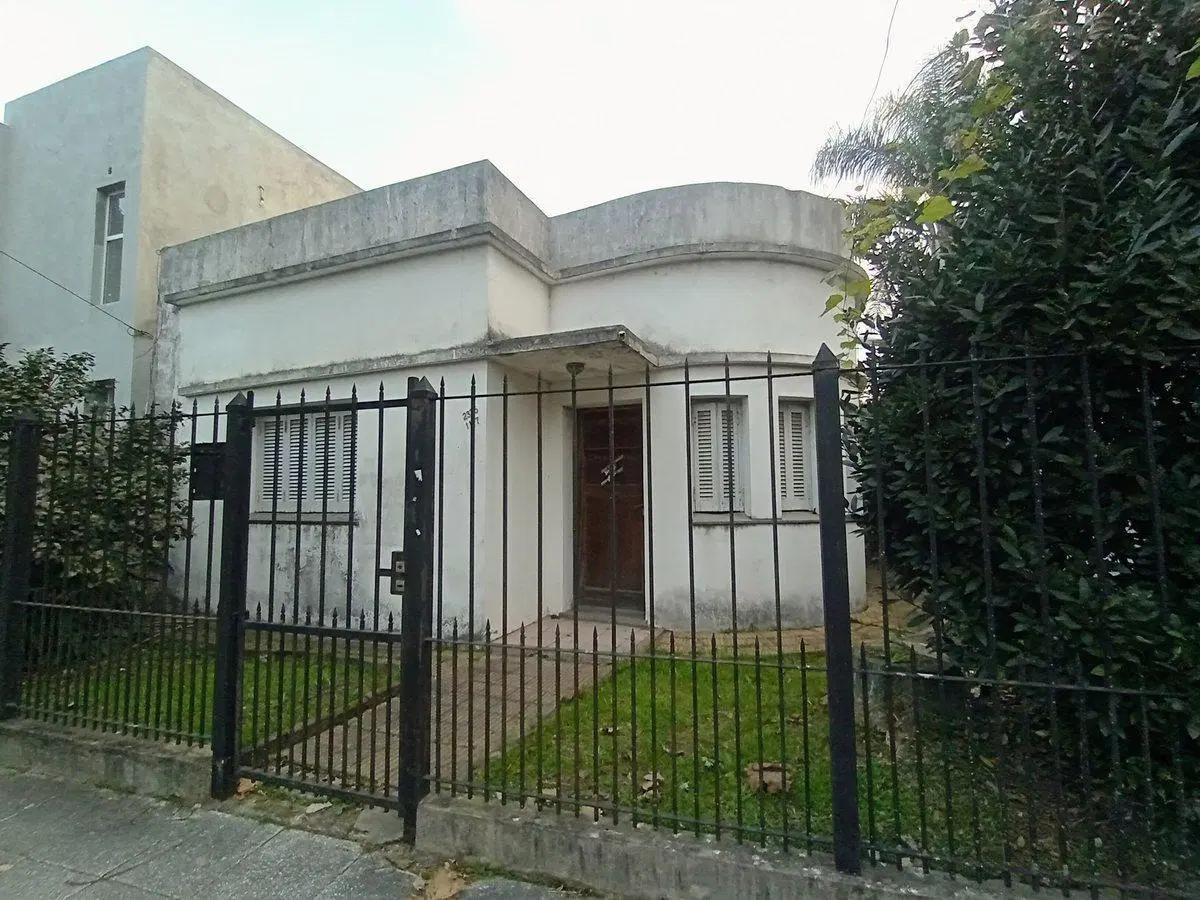 VENTA LOTE CON CASA A RECICLAR QUILMES 5