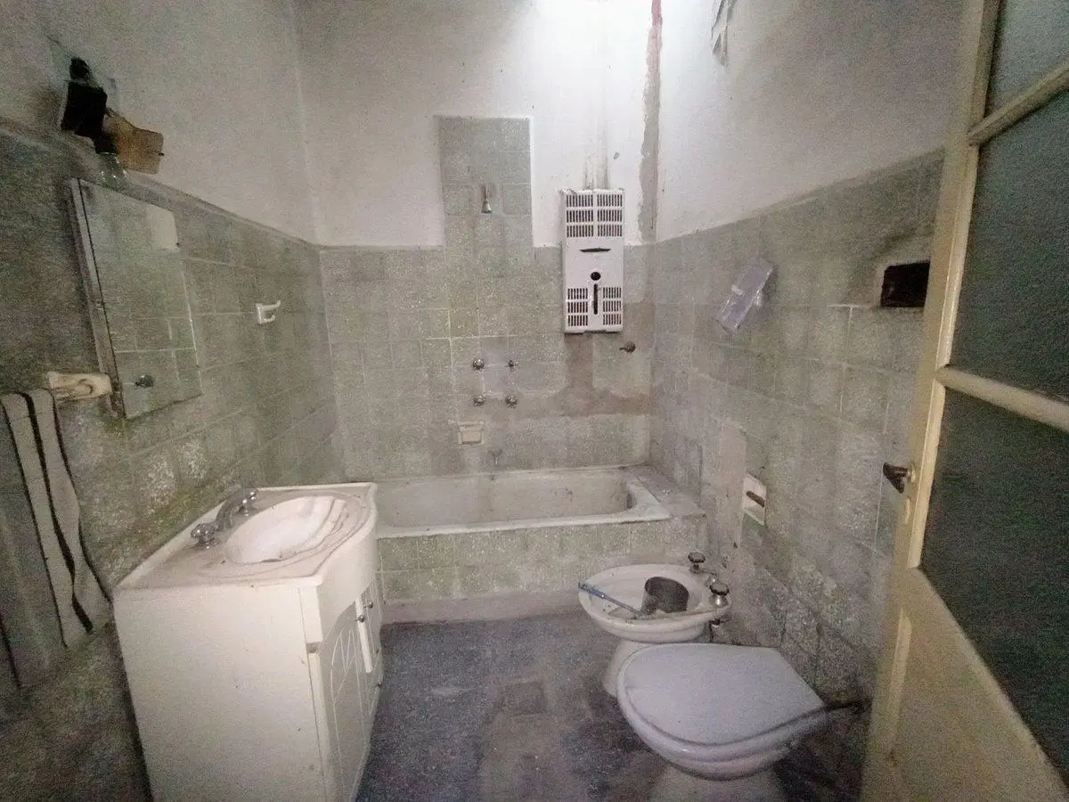 VENTA LOTE CON CASA A RECICLAR QUILMES 2