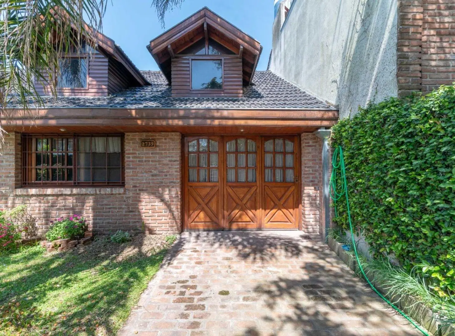 CASA EN VENTA 4 AMB COCHERA,JARDIN,PILETA QUILMES 3