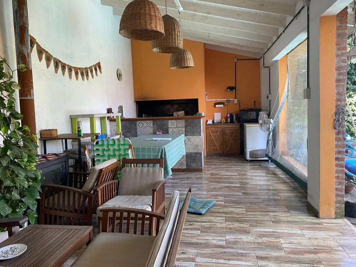 VENTA CASA 4 AMB. C/ PILETA Y PARQUE. QUILMES. 8