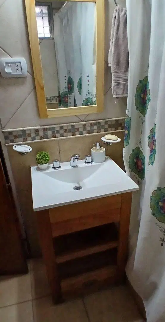 VENTA CASA 4 AMB. C/ PILETA Y PARQUE. QUILMES. 4
