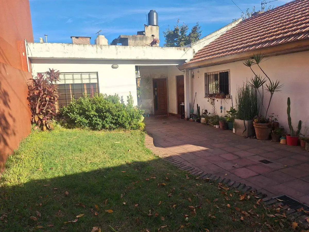 VENTA CASA 3 AMBIENTES QUILMES OESTE COCHERA 3