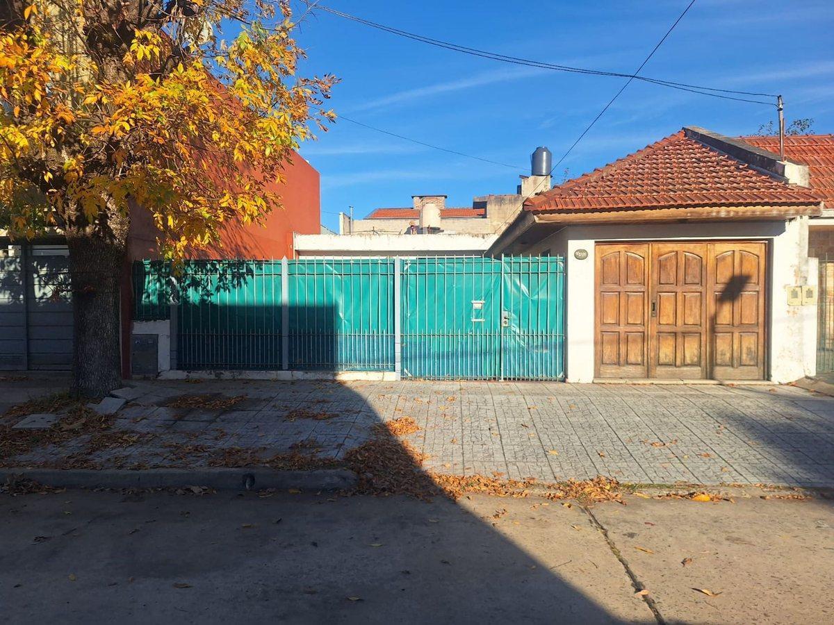 VENTA CASA 3 AMBIENTES QUILMES OESTE COCHERA