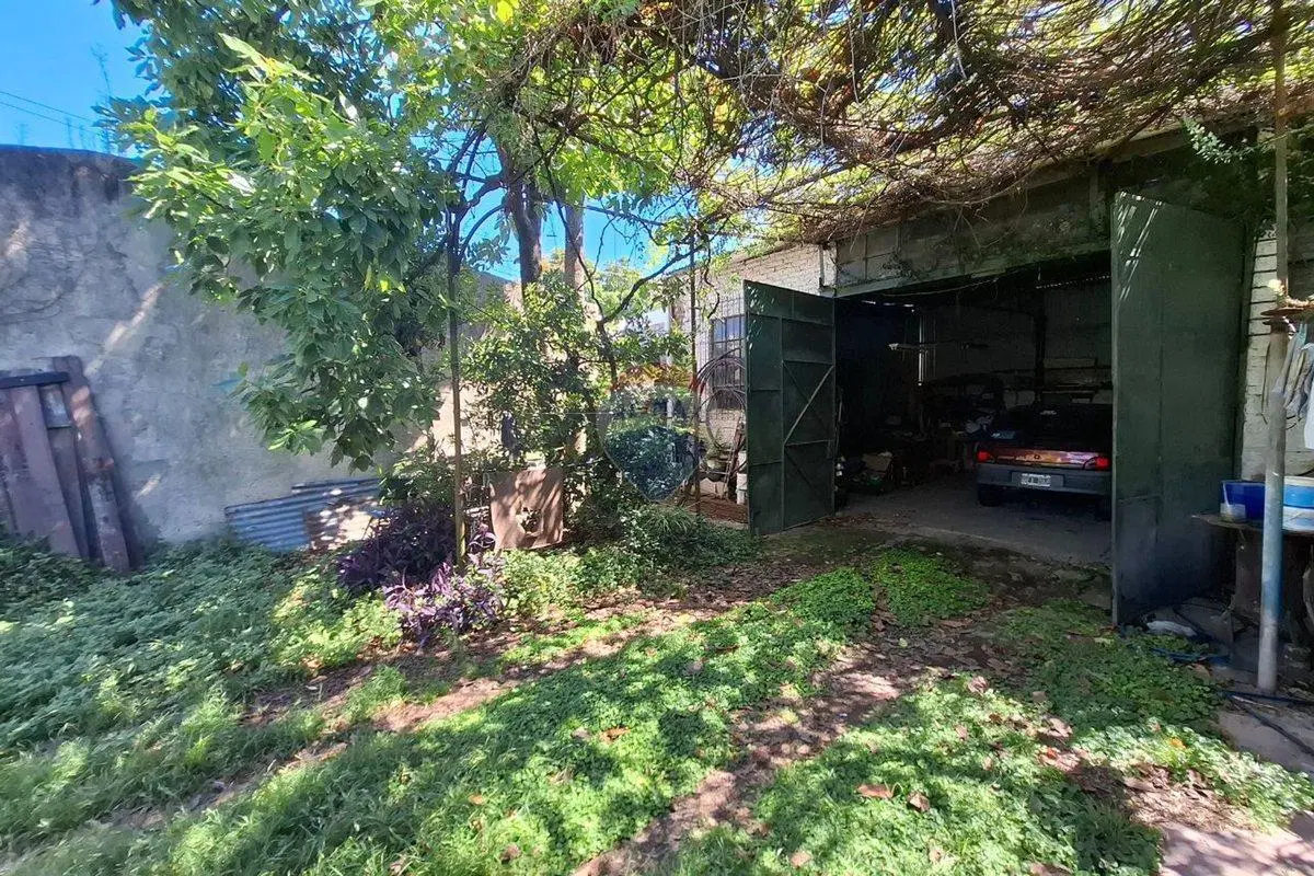 VENTA CASA 3 AMB CON GALPÓN Y JARDÍN QUILMES 5