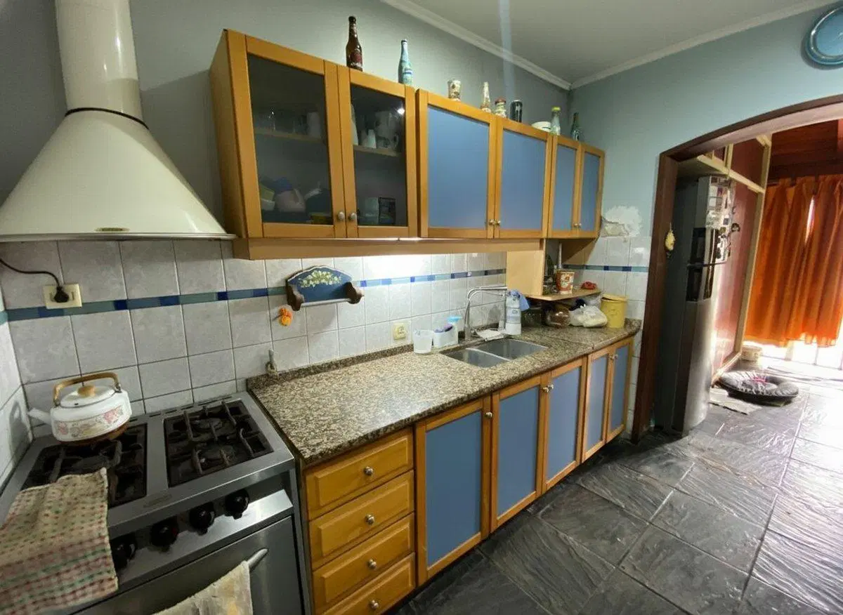 VENTA CASA 4 AMB. BERAZATEGUI C/PARQUE Y PILETA. 2