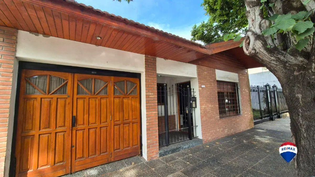 CASA 4 AMBIENTES CON GARAJE Y PATIO EN QUILMES 3