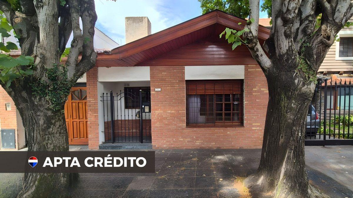 CASA 4 AMBIENTES CON GARAJE Y PATIO EN QUILMES