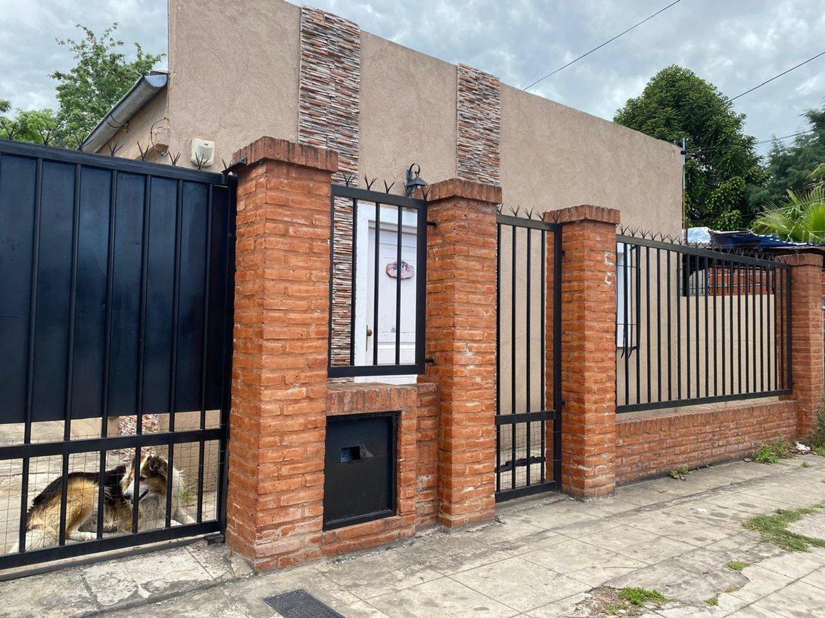 VENTA CASA 3 AMBIENTES, BERAZATEGUI.