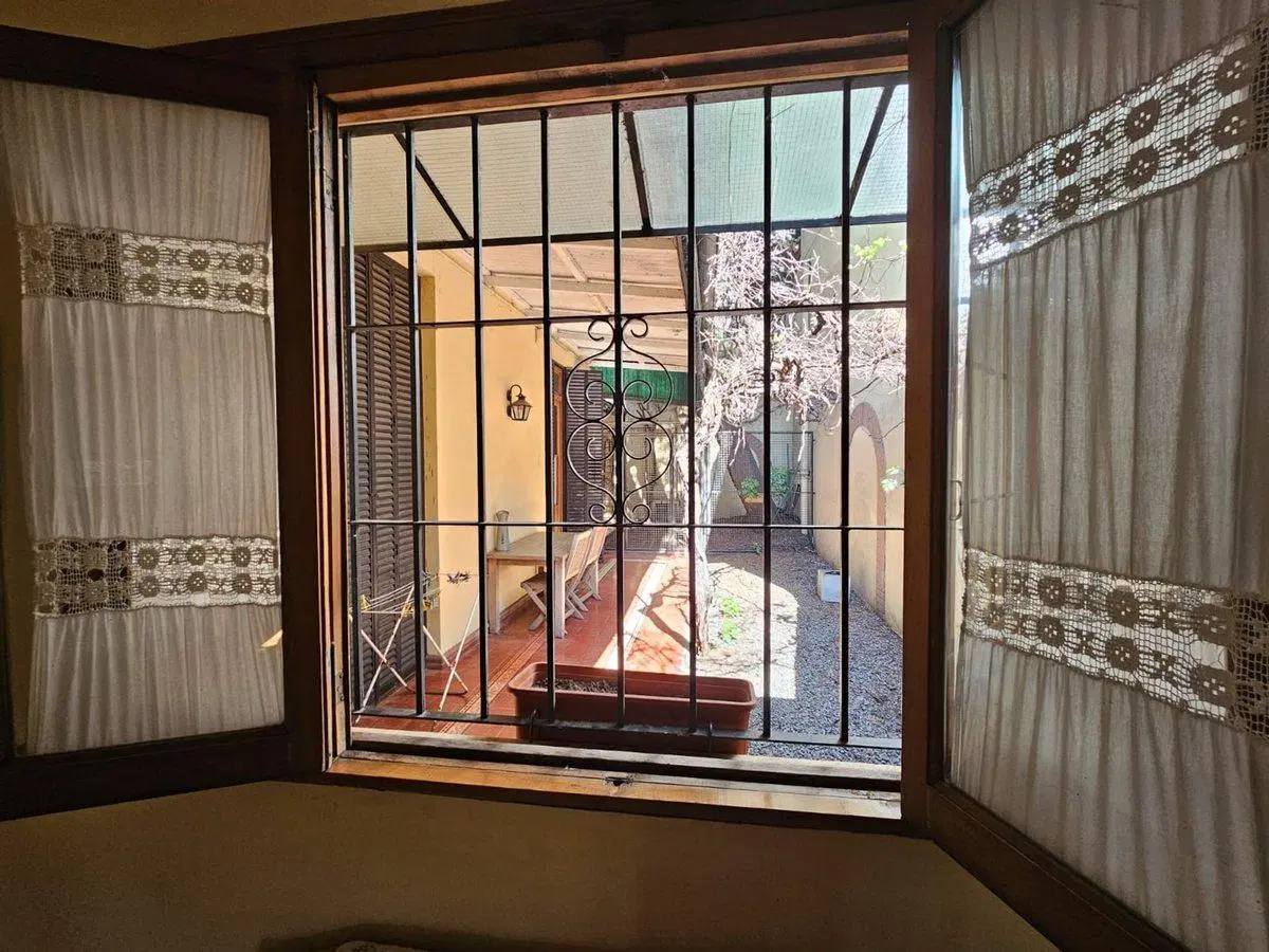 VENTA CASA 3 AMBIENTES CON PATIO Y COCHERA QUILMES 3
