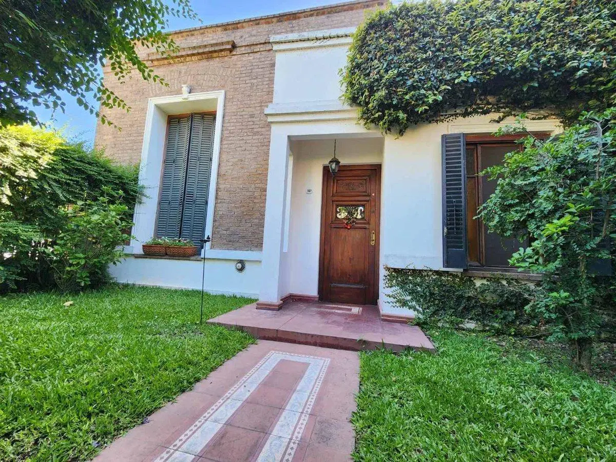 VENTA CASA 3 AMBIENTES CON PATIO Y COCHERA QUILMES 2
