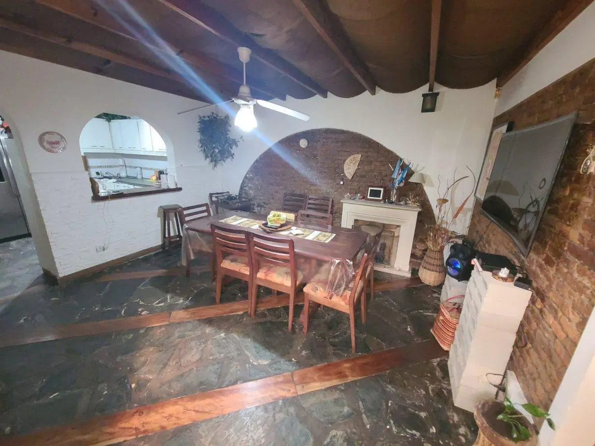 VENTA CASA 3 AMBIENTES CON COCHERA EN QUILMES 5