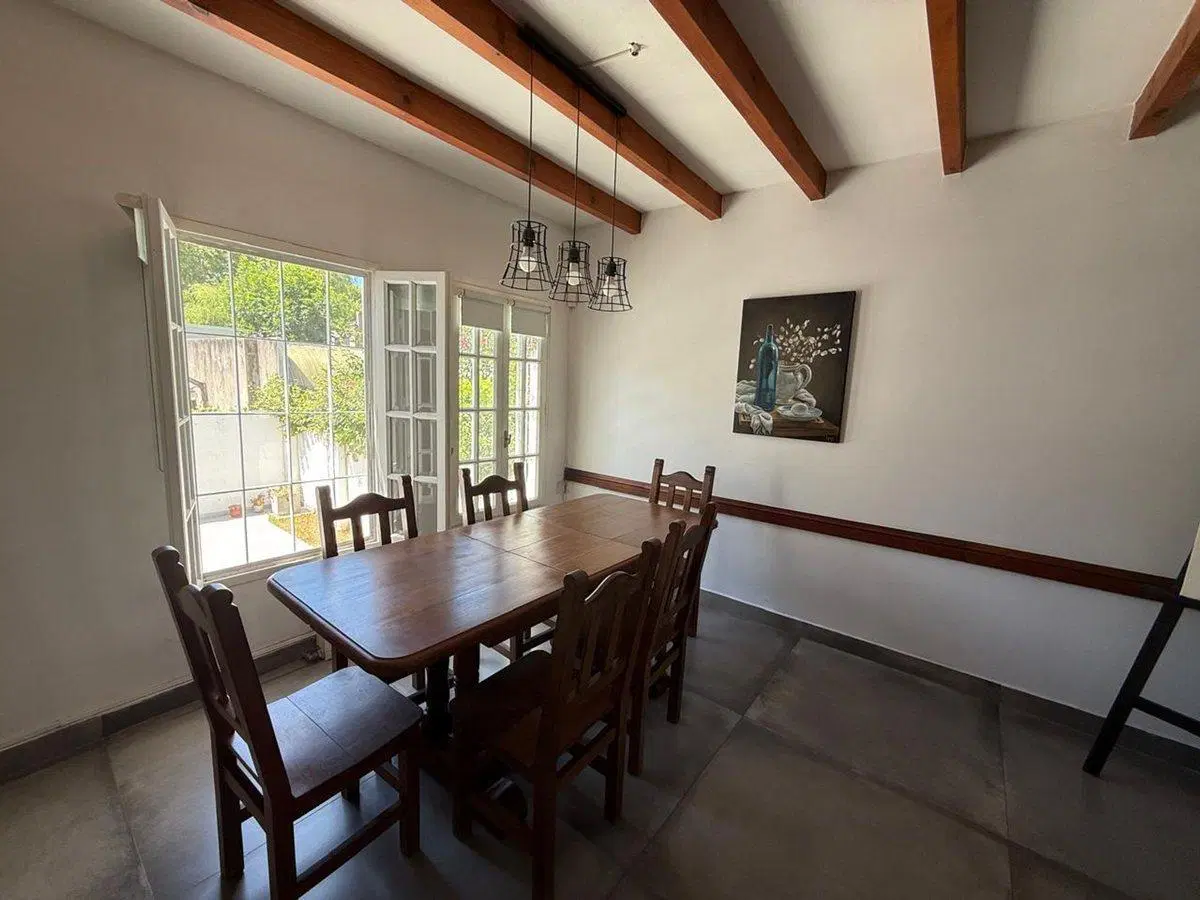 VENTA CASA 4 AMBIENTES COCHERA  PATIO BERNAL 5