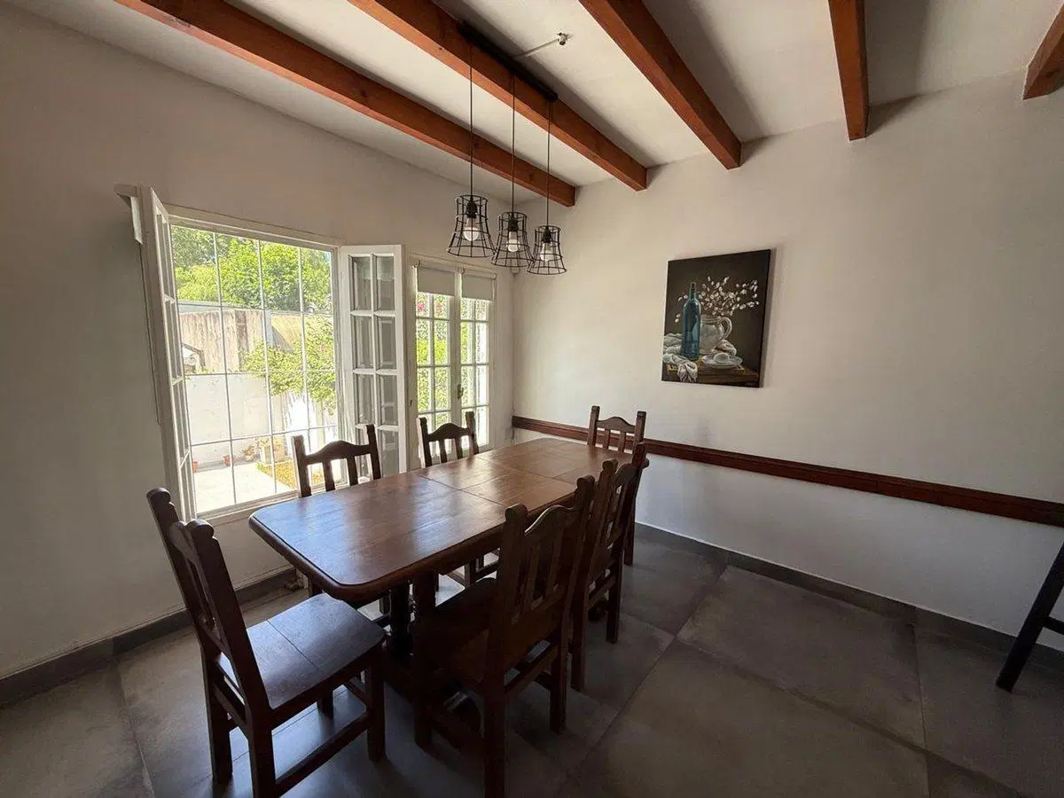 VENTA CASA 4 AMBIENTES COCHERA  PATIO BERNAL 8
