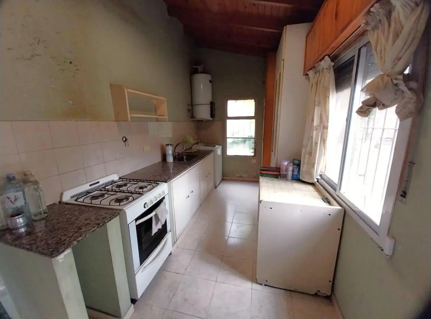 VENTA CASA 3 AMB CON PATIO 50.000 + CUOTAS, BERNAL 8