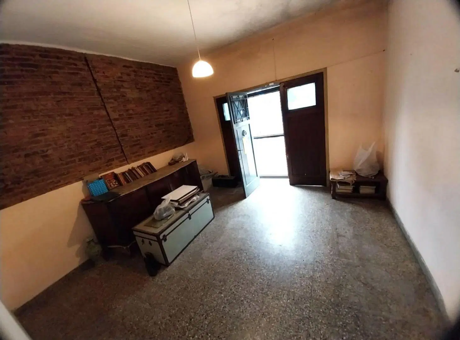 VENTA CASA 3 AMB CON PATIO 50.000 + CUOTAS, BERNAL 2