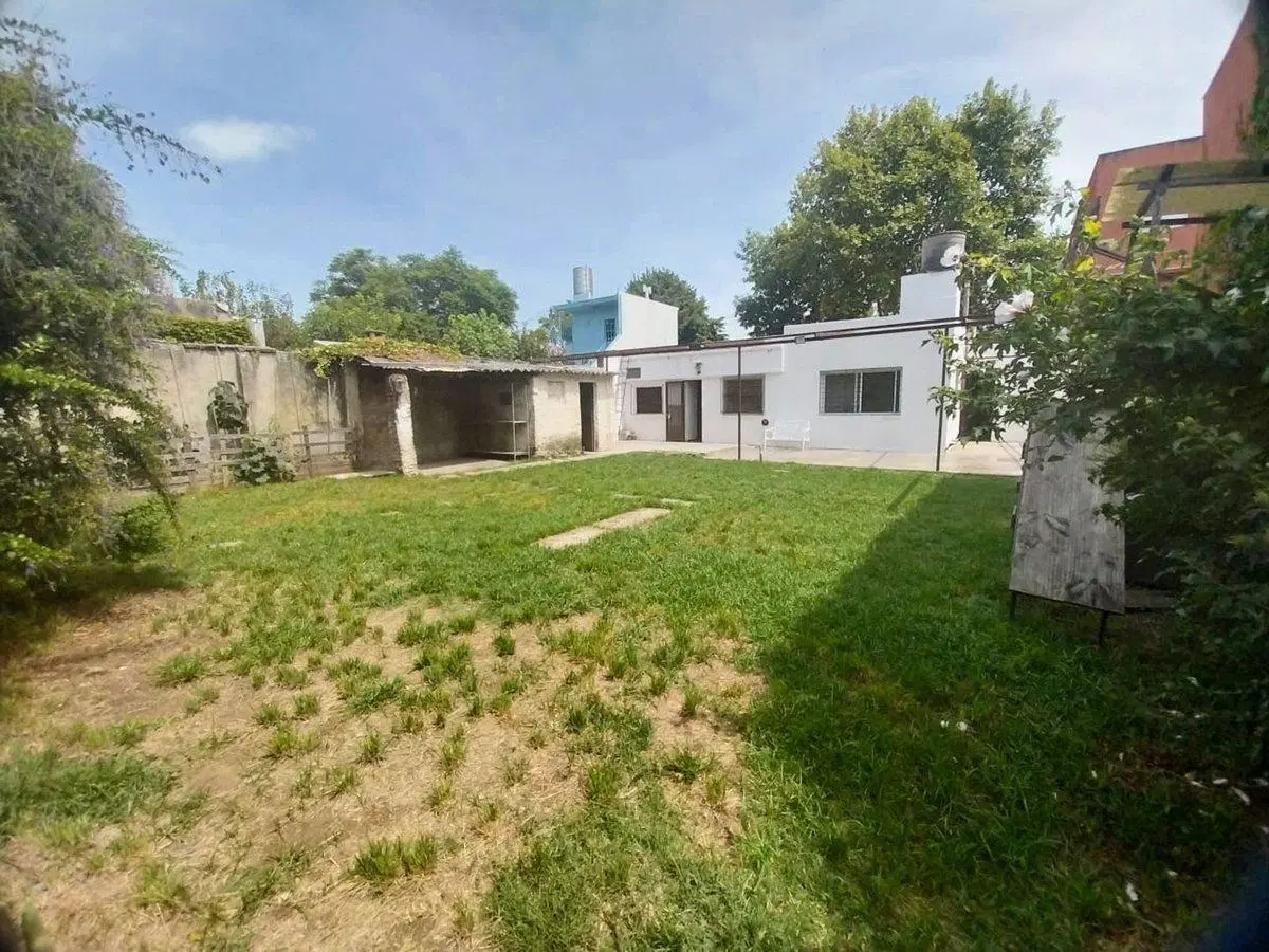 VENTA CASA 4 AMB CON PATIO Y COCHERA QUILMES 4