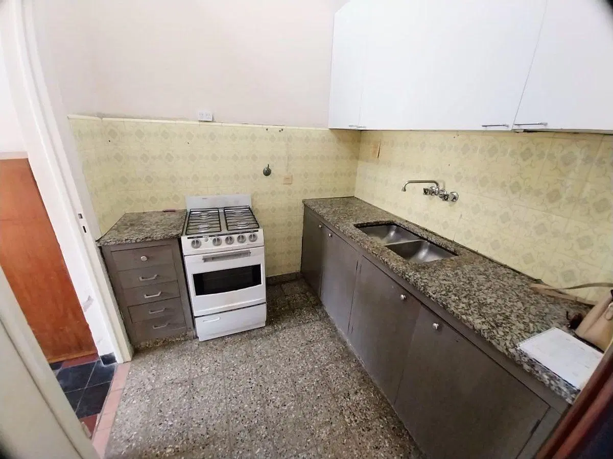 VENTA CASA 4 AMB CON PATIO Y COCHERA QUILMES 2