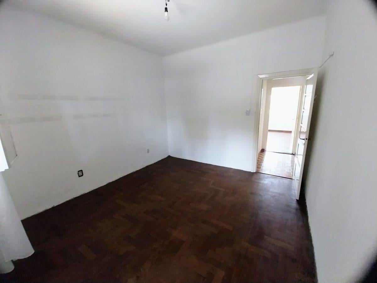 VENTA CASA 4 AMB CON PATIO Y COCHERA QUILMES