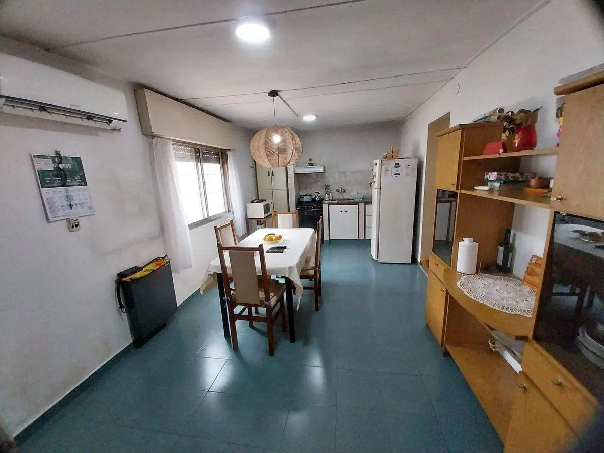 VENTA CASA 4 AMB CON PATIO Y JARDIN - QUILMES ESTE 5