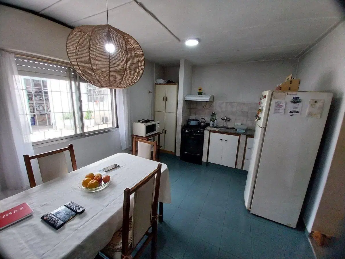 VENTA CASA 4 AMB CON PATIO Y JARDIN - QUILMES ESTE 4