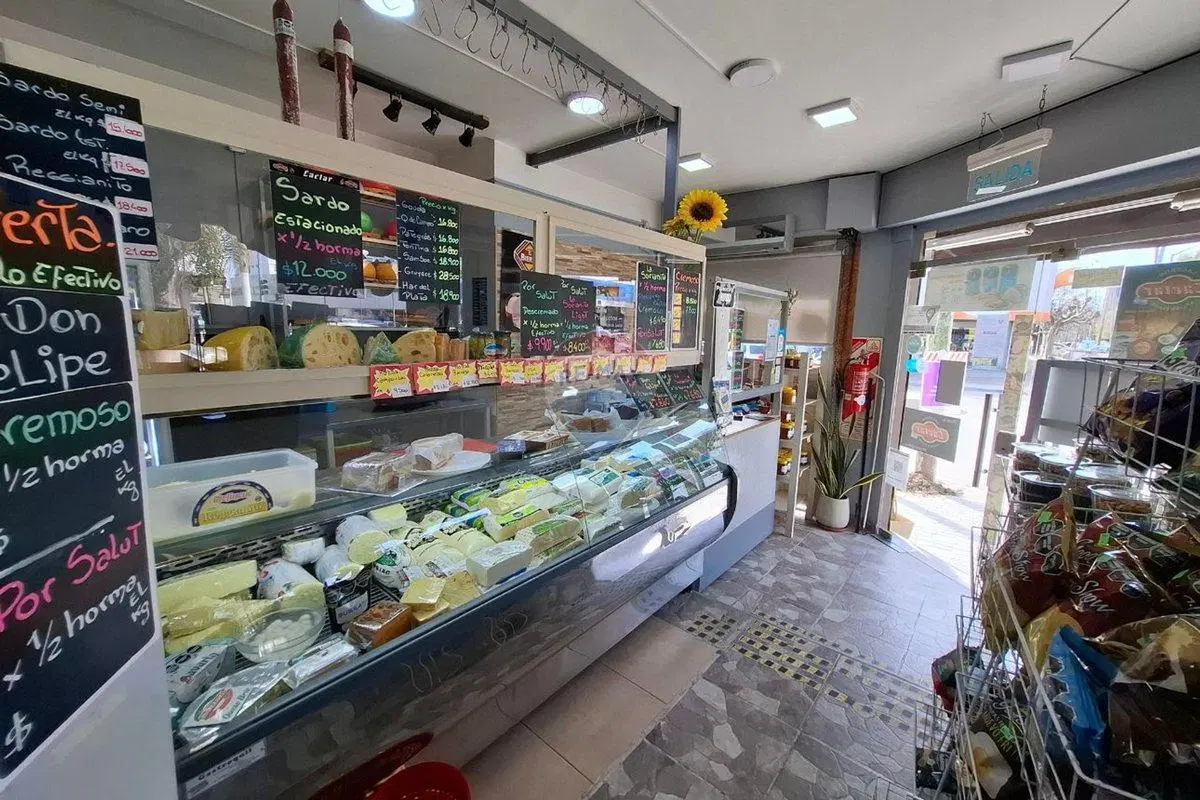 LOCAL EN VENTA SOBRE ESQUINA QUILMES OESTE 3