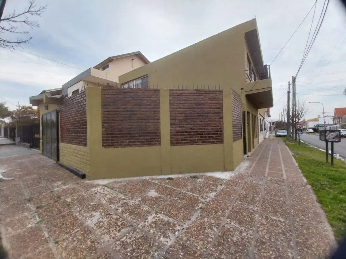 VENTA CASA EN BLOQUE IDEAL INVERSOR QUILMES OESTE 5