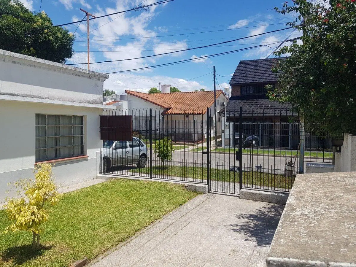 VENTA CASA 3AMBIENTES DON BOSCO COCHERA TERRAZA 4