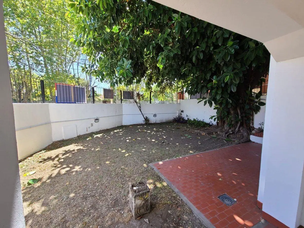 CASA 5 AMBIENTES EN BERNAL CENTRO EN VENTA 5