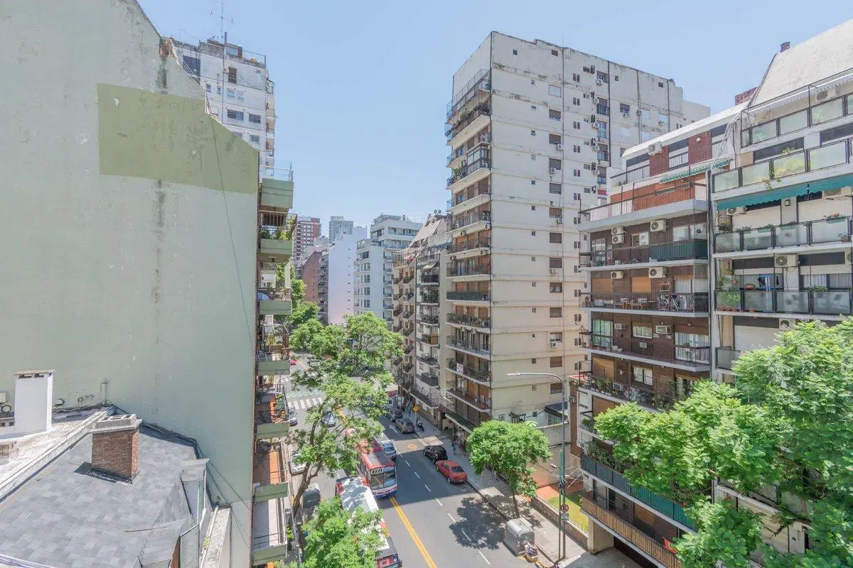 VENTA DEPTO DE 4 AMB CON DEPEND DE SERV Y COCHERA 5