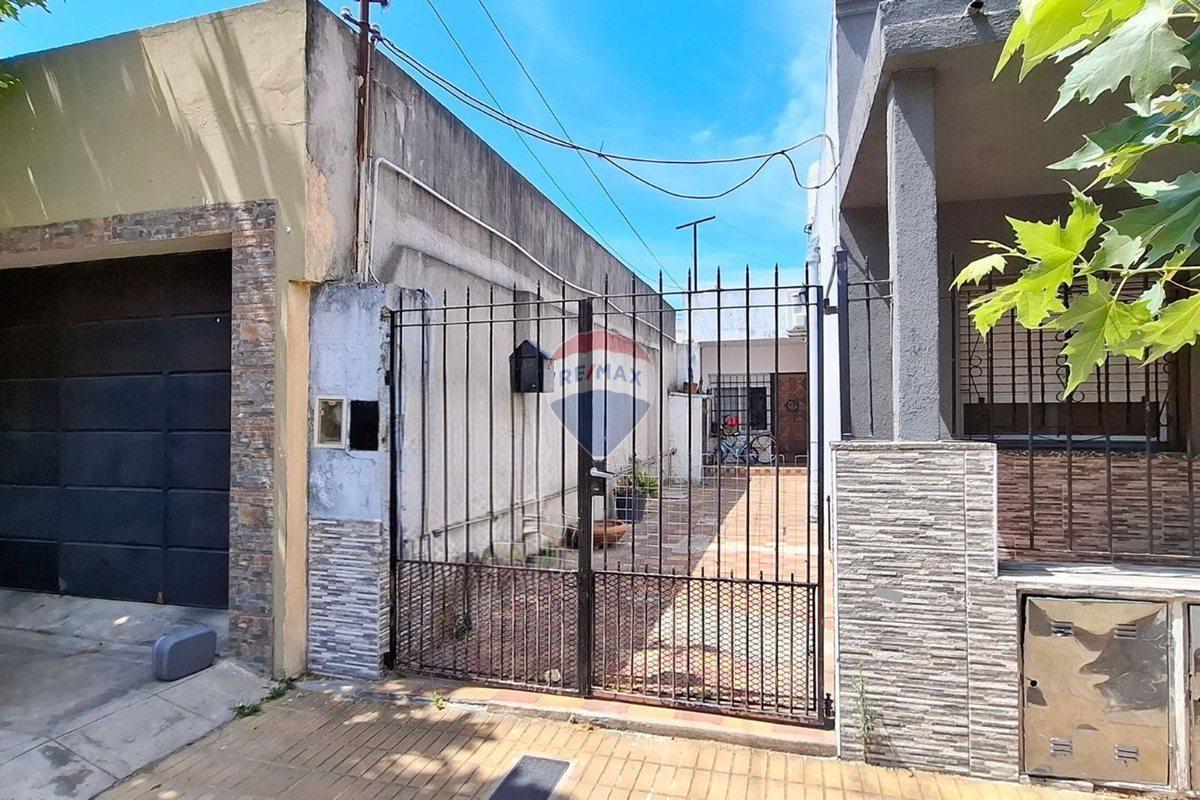 VENTA PH 2 AMBIENTES CON PATIO QUILMES ESTE