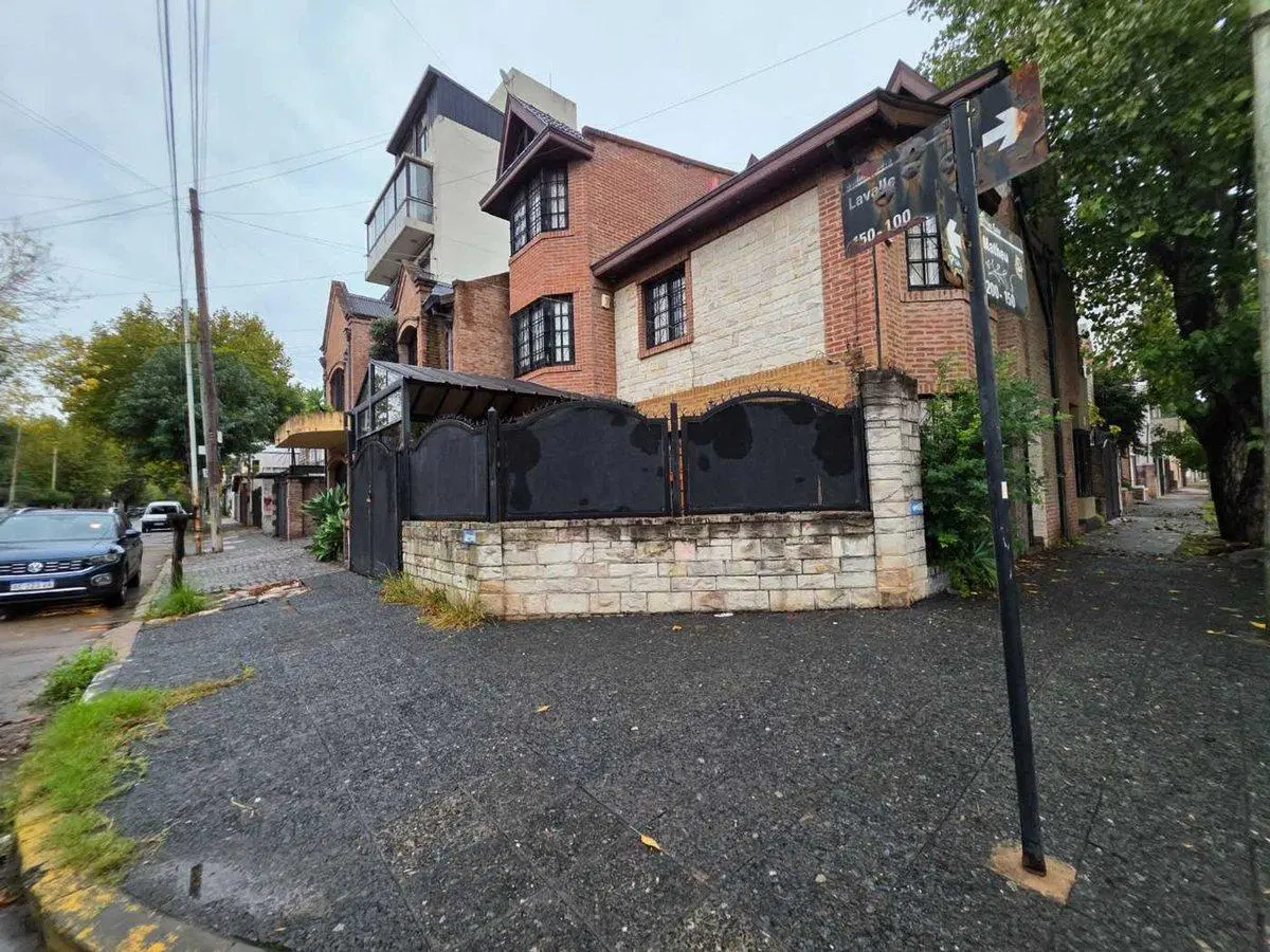 Venta Casa tipo duplex 5 amb en Quilmes. 2