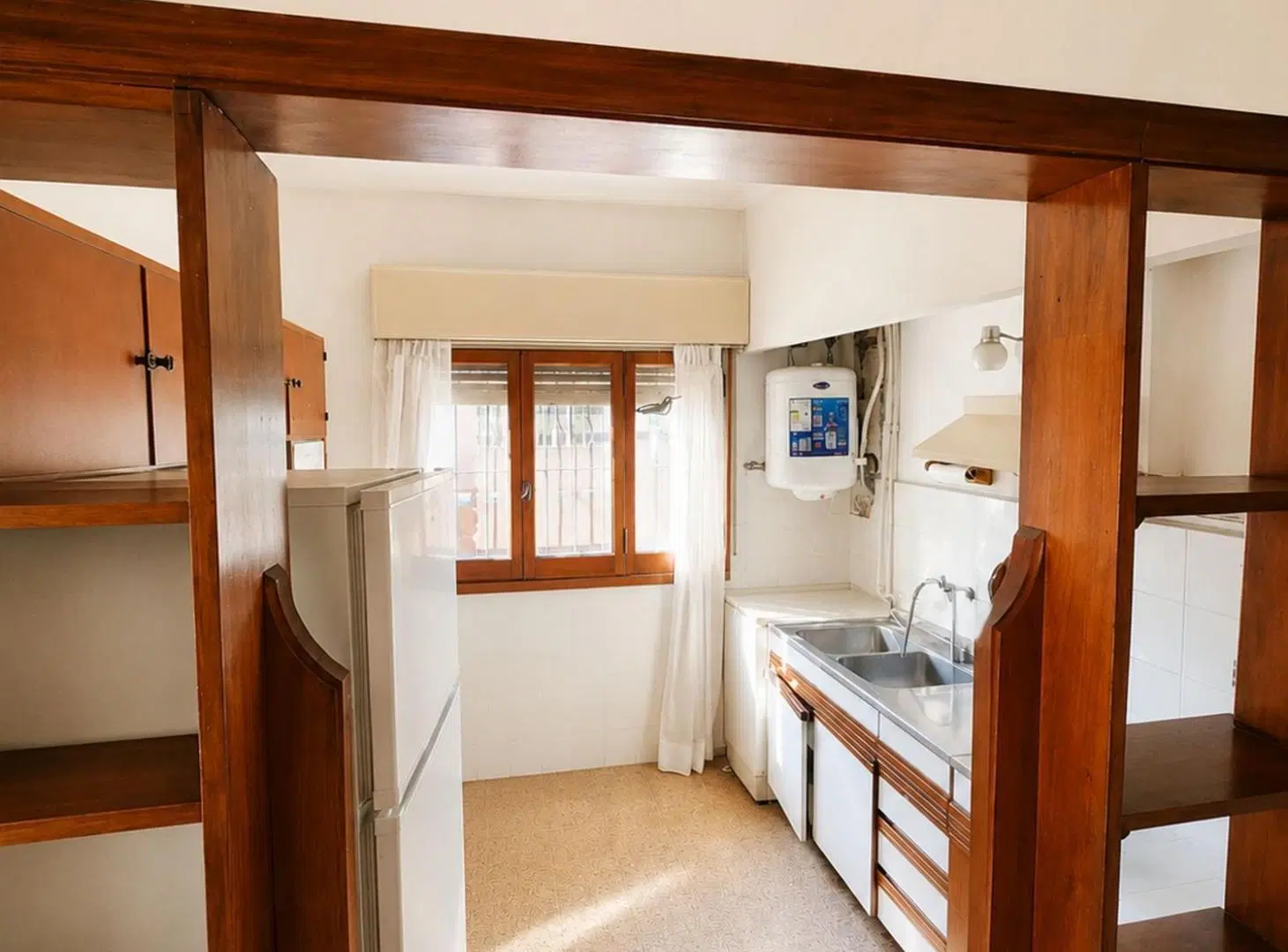 CASA 3 AMBIENTES CON COCHERA EN VENTA 2