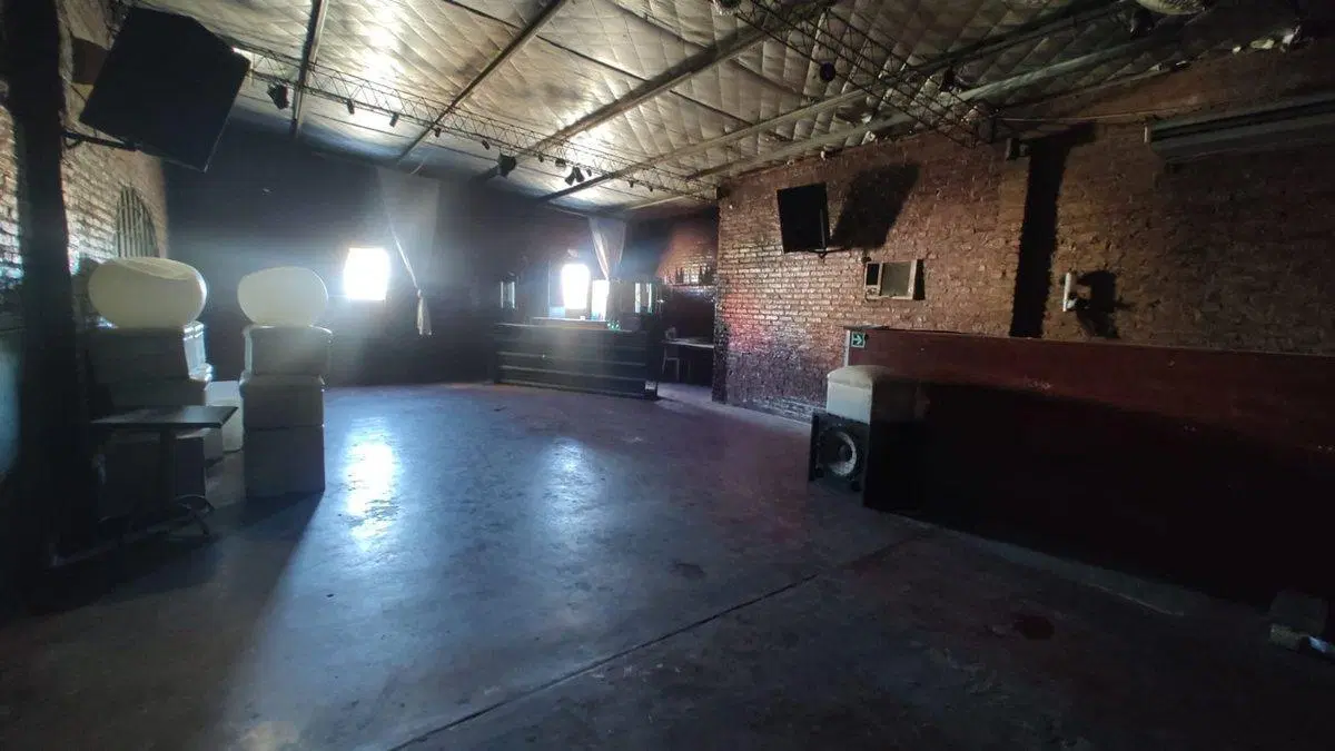 ALQUILER COMERCIAL SOBRE AV EN AVELLANEDA 5
