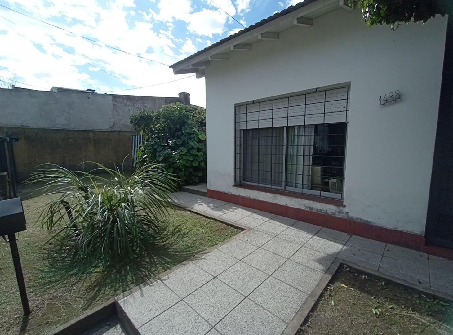 VENTA CASA 4 AMB CON LOTE DE 600 MTS, QUILMES ESTE