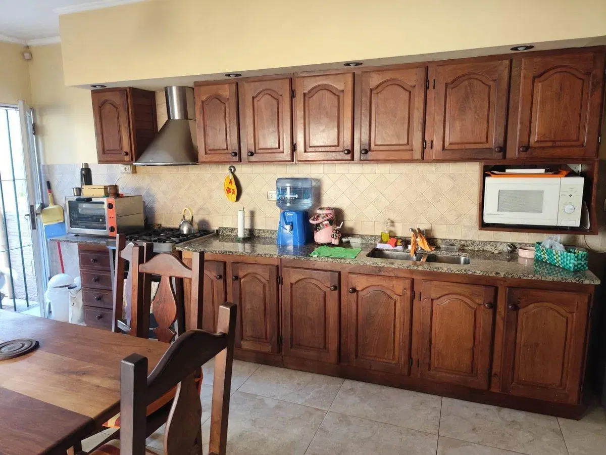 VENTA CASA 4 AMB CON PATIO COCHERA BERNAL 3