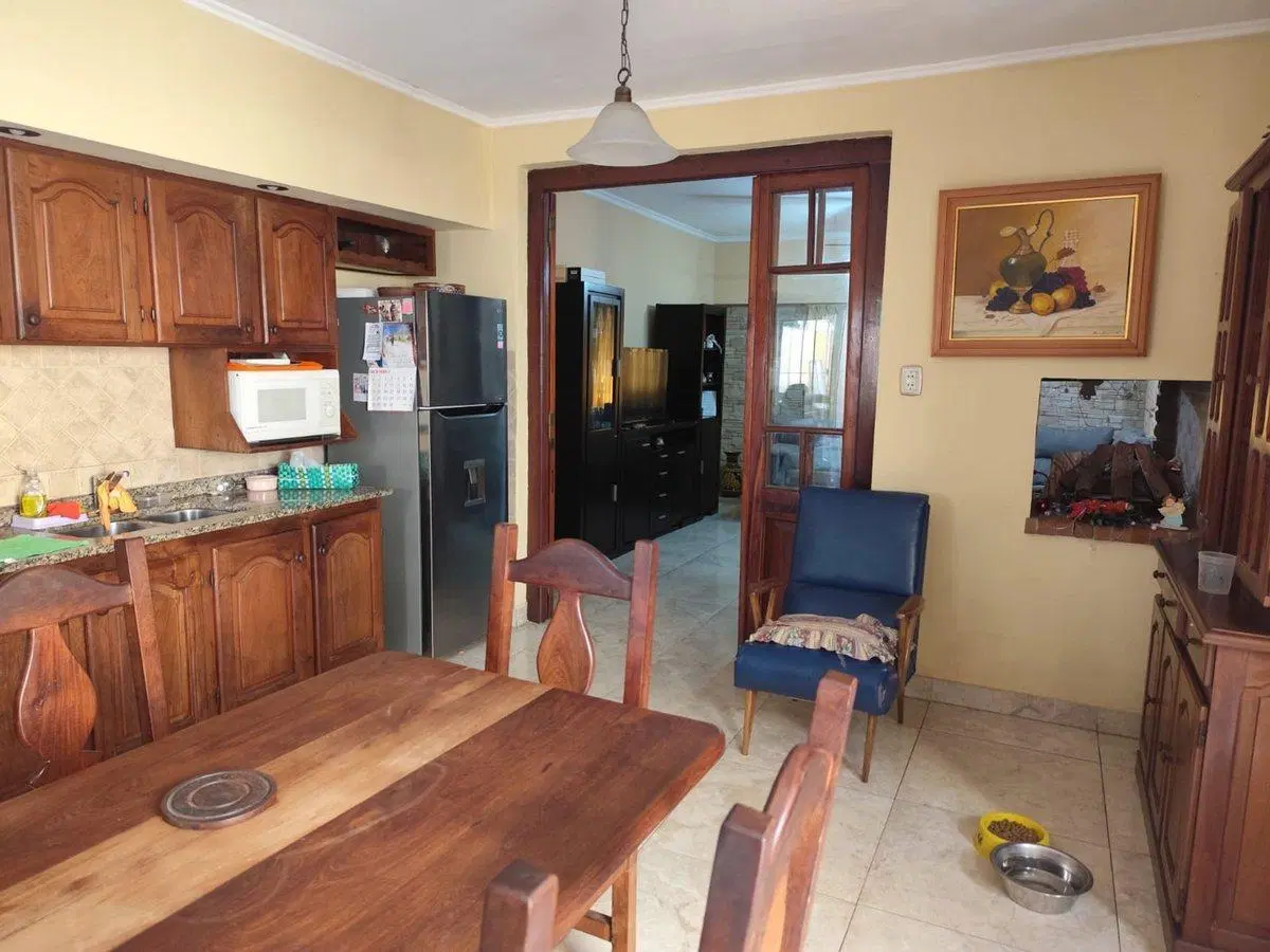 VENTA CASA 4 AMB CON PATIO COCHERA BERNAL 2