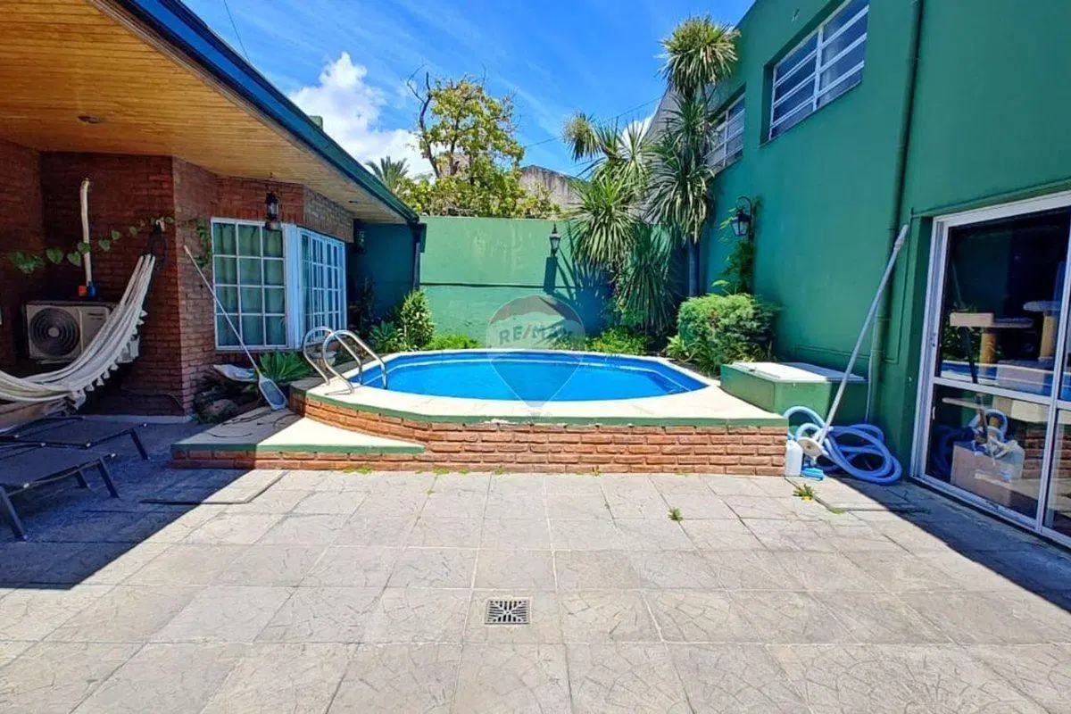 VENTA CASA 4 AMB C/PILETA Y LOCAL QUILMES OESTE 5