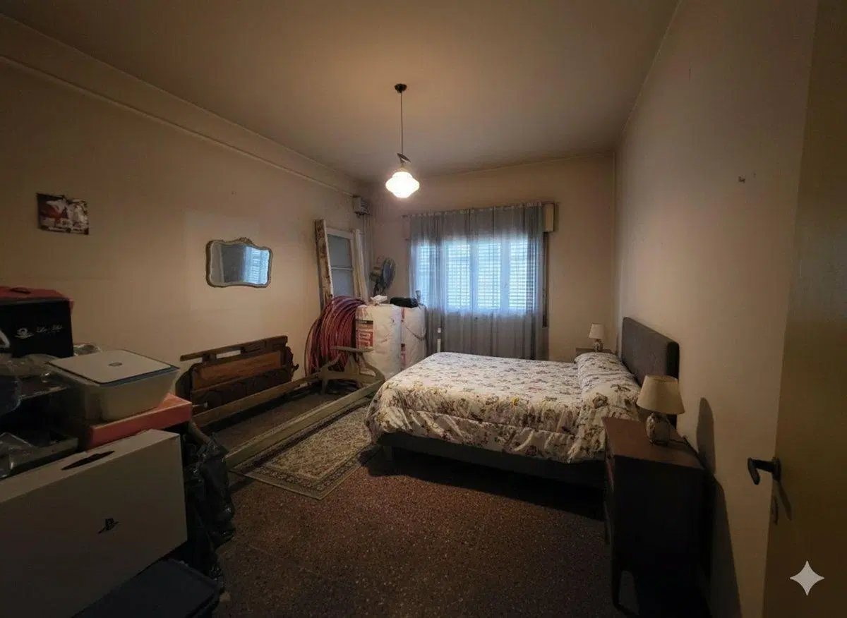 Venta  Casa 7 ambientes  con cochera Sarandí 4