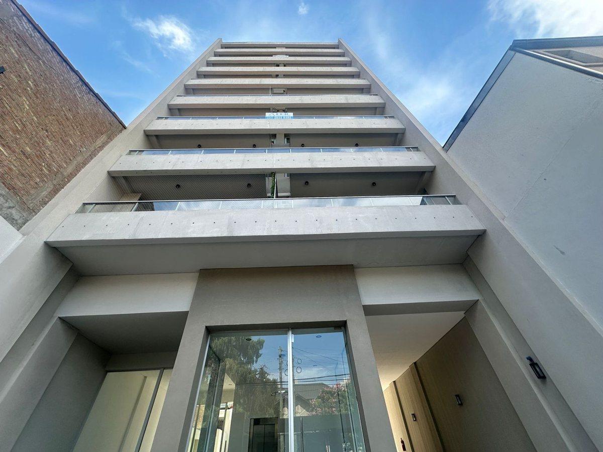 Foto de VENTA DEPTO 3 AMBIENTES CON COCHERA BERNAL CENTRO, imagen 1
