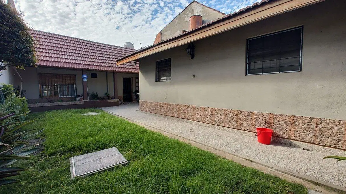 VENTA CASA 4 AMB CON COCHERA, JARDIN Y TERRAZA. 3