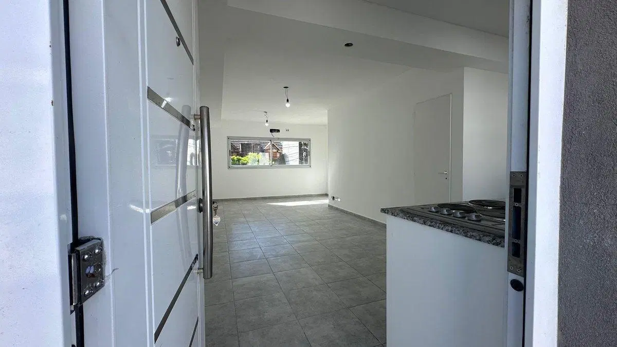 DEPARTAMENTO 3 AMBIENTES CON COCHERA EN QUILMES 4