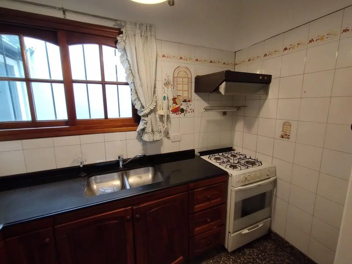 Venta casa 3 ambientes c/ cochera en Bernal centro 3